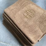 9 serviettes damassé doré